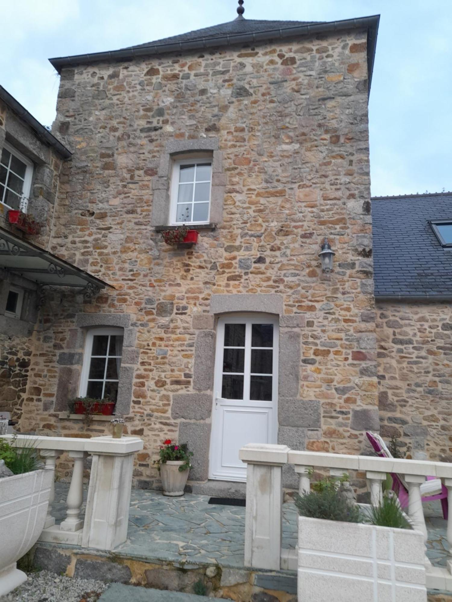 Domaine De La Tour Carree - 3 Chambres Benoitville Exterior foto
